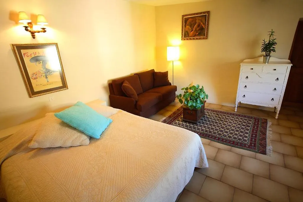 Bed & Breakfast Belle De Nuit Bed and Breakfast Oppède